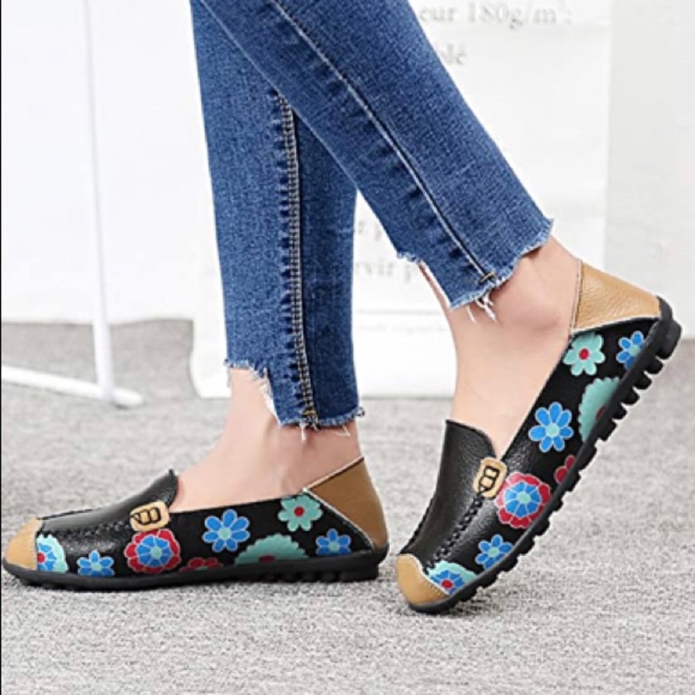 VenusCelia Black Floral Loafer Moccasins Size 8
